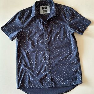 Blue Quicksilver Modern Fit Button Down Mens Shirt size Medium